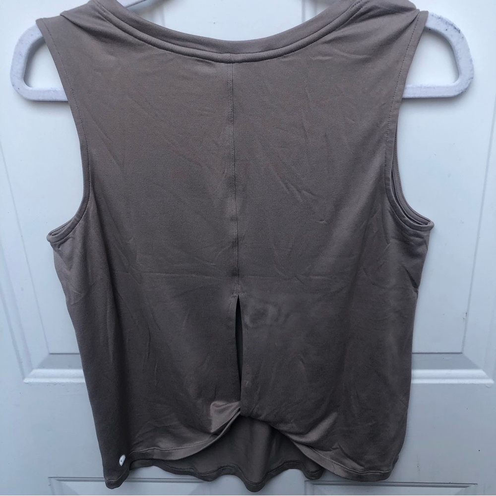 Yogalicious light workout top size small 🤎 - Picture 7 of 9